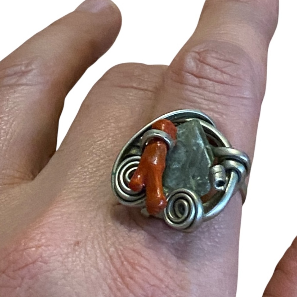 Vintage handmade kyanite & coral ring